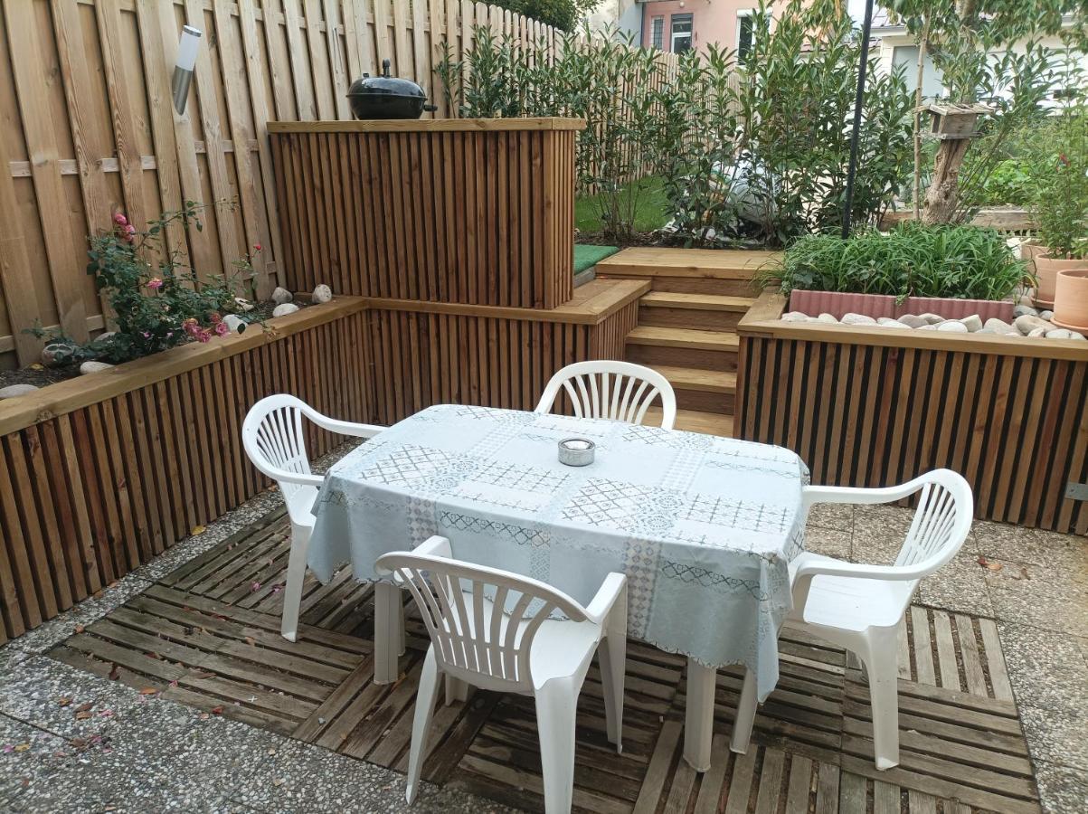 A L'ombre Du Lilas Apartment *